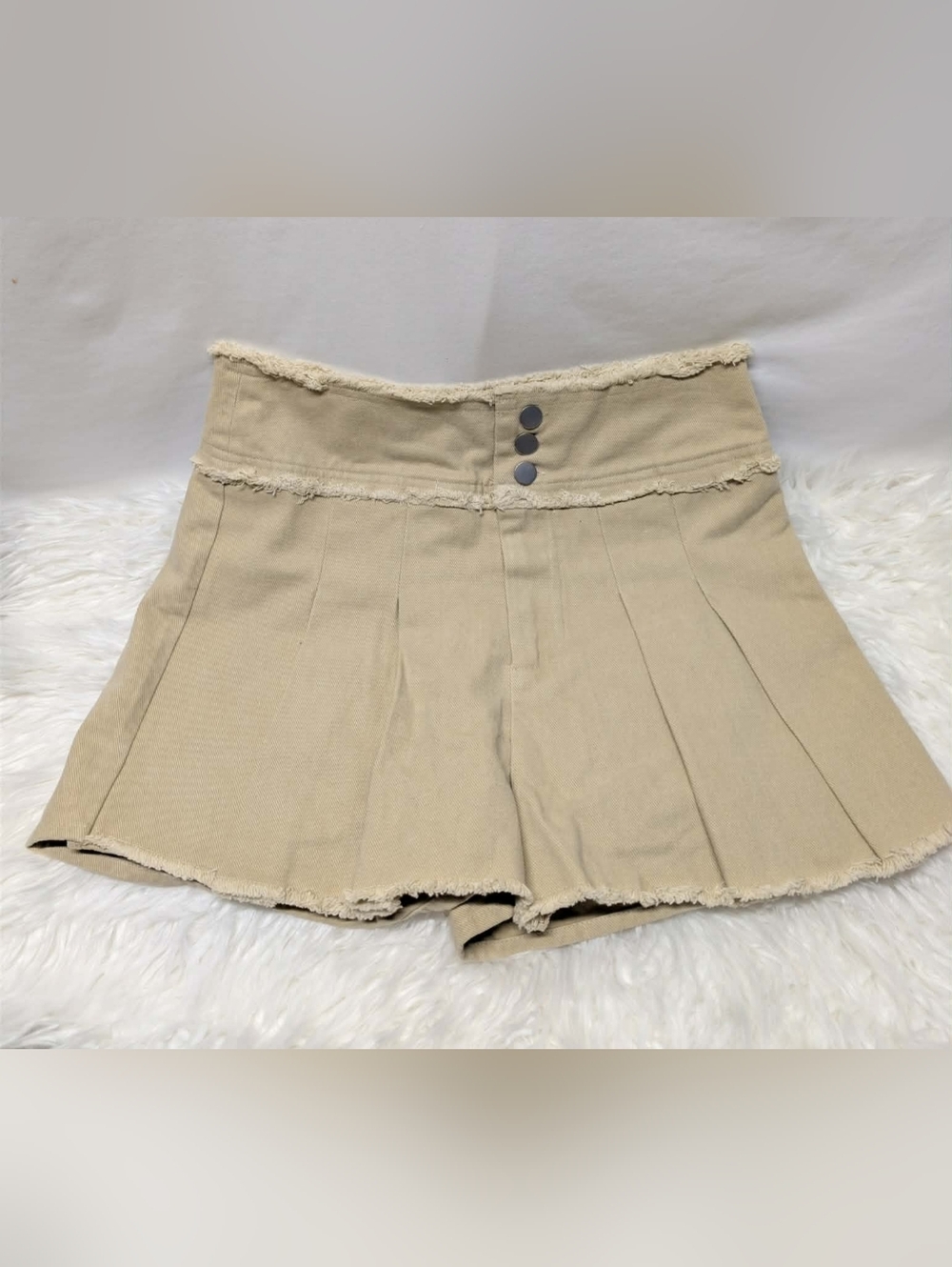 Nwot Dolls Kill High-Waist Pleated Frayed Hem Skirt Shorts - Beige